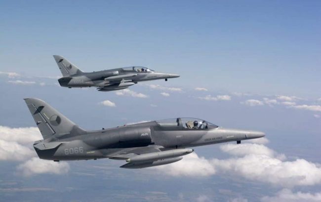 Чехія відправила на тривалий ремонт літаки, які були потрібні Україні. 1