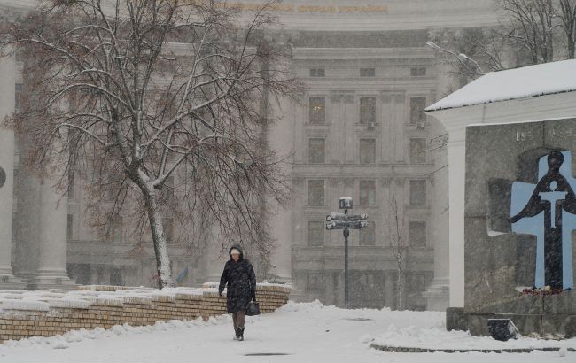 Сильний сніг, вітер та хуртовини: частину України завтра накриє негода 1