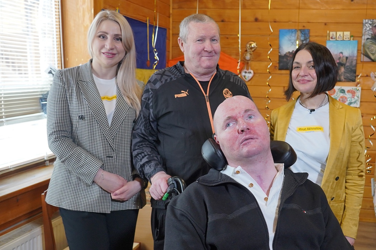 Сюрприз у день народження. Рінат Ахметов подарував дім пораненому захиснику Віталію Шумею 2