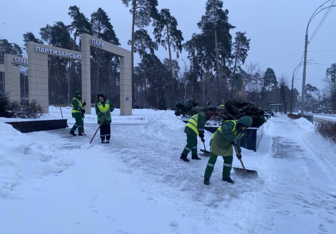 Сніговий колапс і пів метра води: де негода паралізувала життя українців (фото, відео) 2