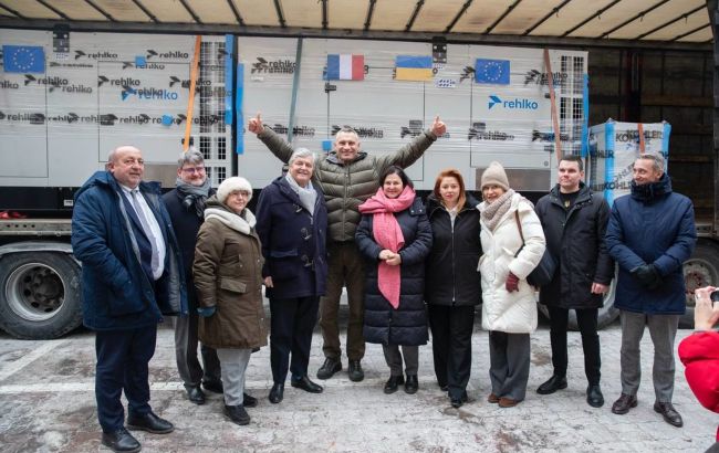 Стане яскравіше. Кличко продемонстрував нову партію генераторів з Франції: які їх можливості. 1