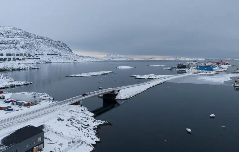 Трамп має намір придбати Гренландію - США направляють до острова плавучий медичний заклад. Трамп має намір придбати Гренландію - США направляють до острова плавучий медичний заклад. 1