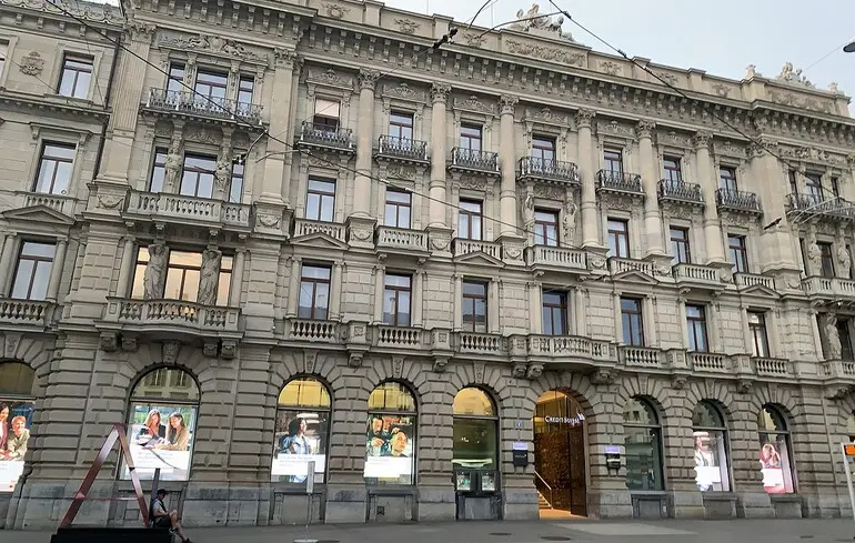 У банку Швейцарії Credit Suisse виявили 890 рахунків, які мають зв'язок з нацистським режимом Гітлера. 1