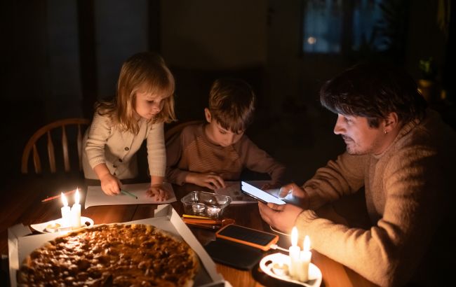 У Києві та більшості областей ввели екстрені відключення світла: РФ пошкодила енергетику 1