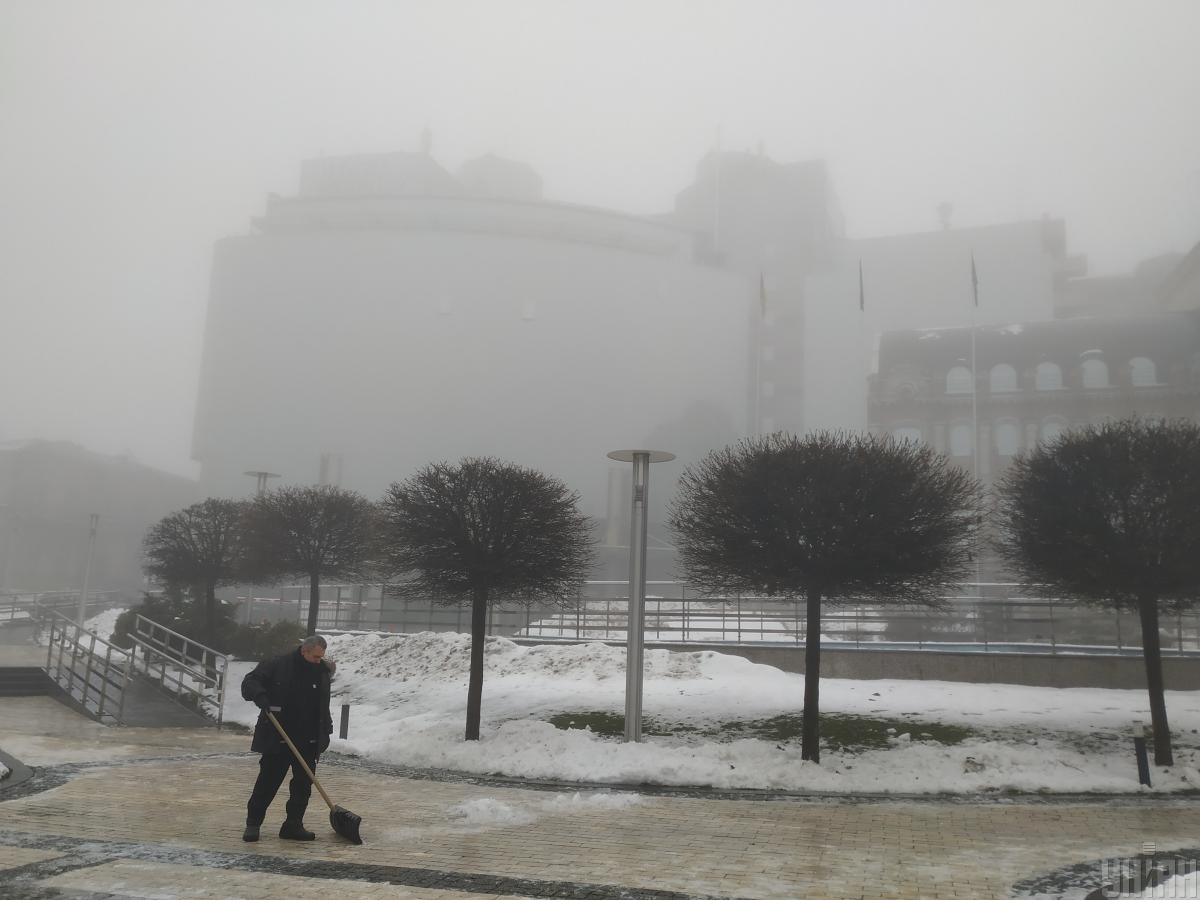 У Києві було терміново введено І рівень небезпеки: які зміни очікуються в погодних умовах (інфографіка) 1 У Києві терміново оголосили І рівень небезпеки: що буде з погодою (інфографіка)