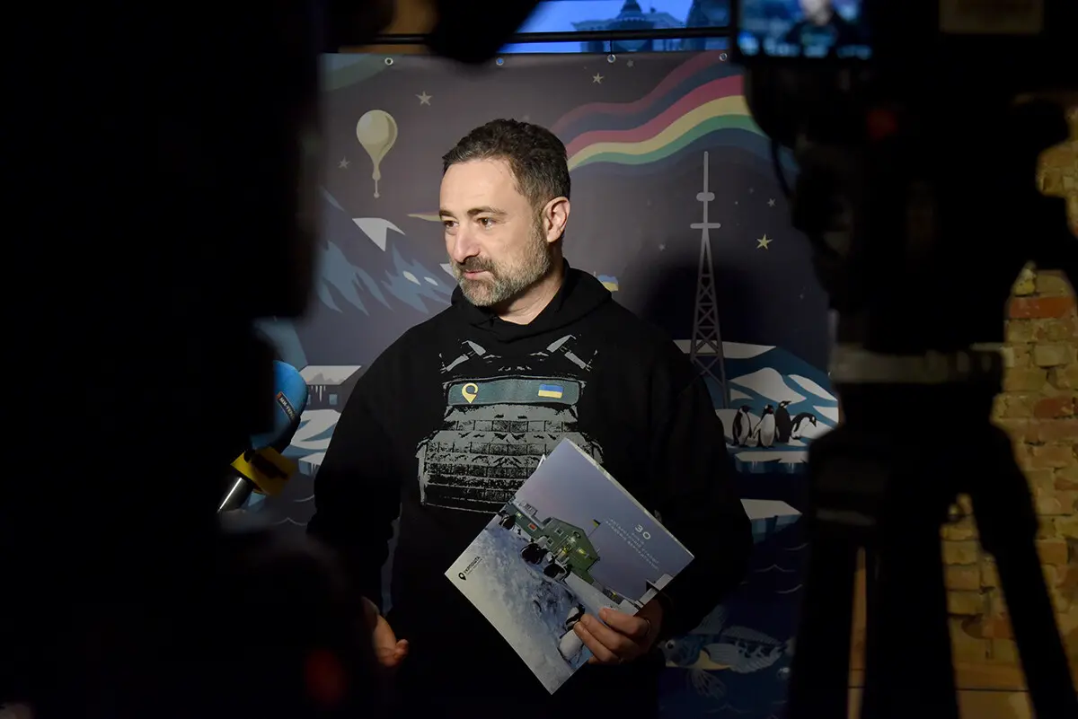 У Києві відзначили ювілей станції Академік Вернадський спецпогашенням марки та фотовиставкою 7