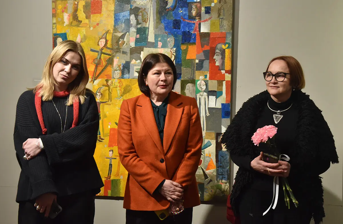 У Київській картинній галереї відкрилась виставка Люди художника Темо Свірелі 15