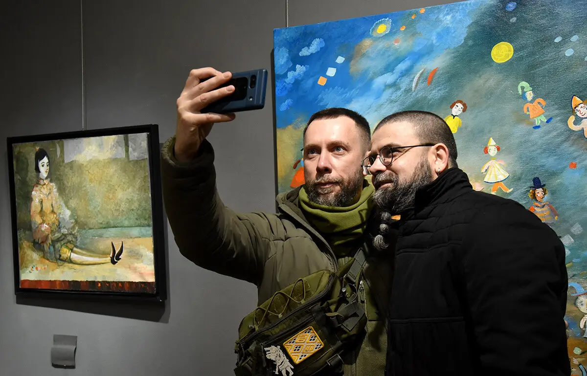 У Київській картинній галереї відкрилась виставка Люди художника Темо Свірелі 7