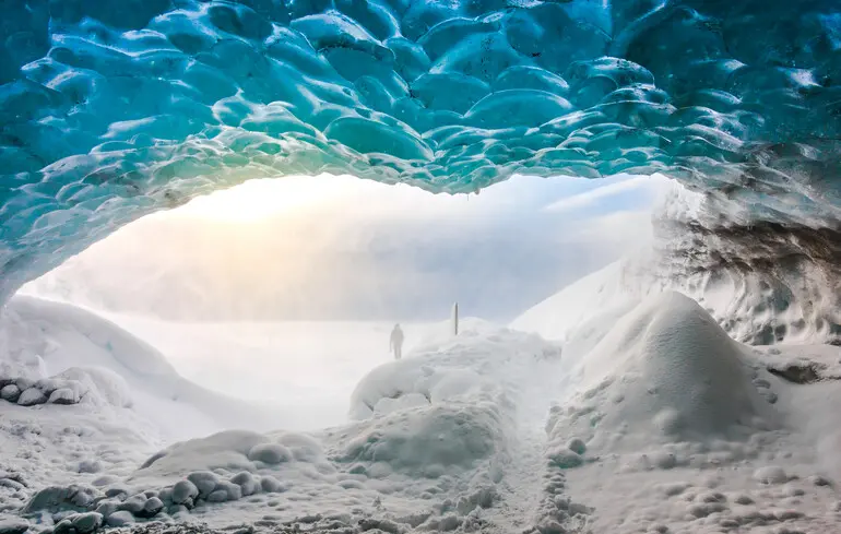 У льодовиках Гренландії виявили конвекційні процеси, що є незвичним явищем. Це відкриття має певні наслідки для розуміння динаміки льодових покривів. У льодовиках Гренландії виявили конвекційні процеси, що є незвичним явищем. Це відкриття має певні наслідки для розуміння динаміки льодових покривів. 1