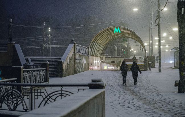 У метро Києва на "Теремках" обвалилась стеля: у КМДА назвали причину (відео) 1