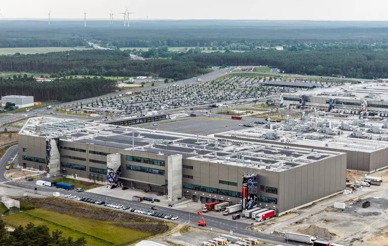 У Німеччині виник скандал навколо компанії Tesla: профспілка IG Metall подала кримінальну заяву. 1