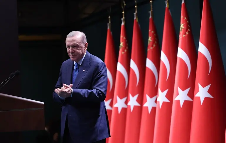 У Туреччині на посаду міністра юстиції призначено прокурора, який працював над справами проти опозиційних сил. Яка інформація відома з цього приводу? 1