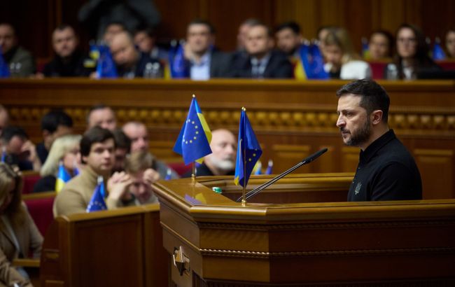 У Офісі президента України прокоментували інформацію, опубліковану Financial Times, щодо виборів та референдуму в Україні. 1