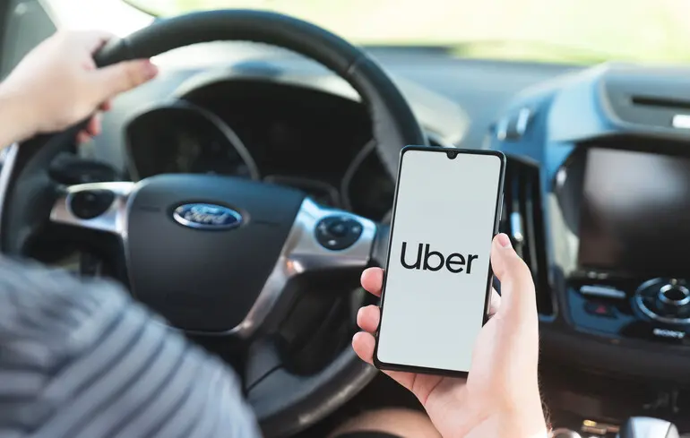 Uber визнали винною у випадку сексуального насильства, скоєного водієм, і компанію зобов'язали виплатити потерпілій суму в розмірі 8,5 мільйона доларів. 1