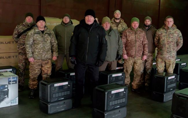 "Українська команда" передала зарядні станції батальйону безпілотних систем "Хорт", - Палатний 1