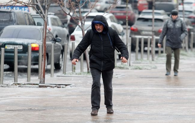 Україну накриє мокрий сніг і дощ: де буде найгірша погода сьогодні 1