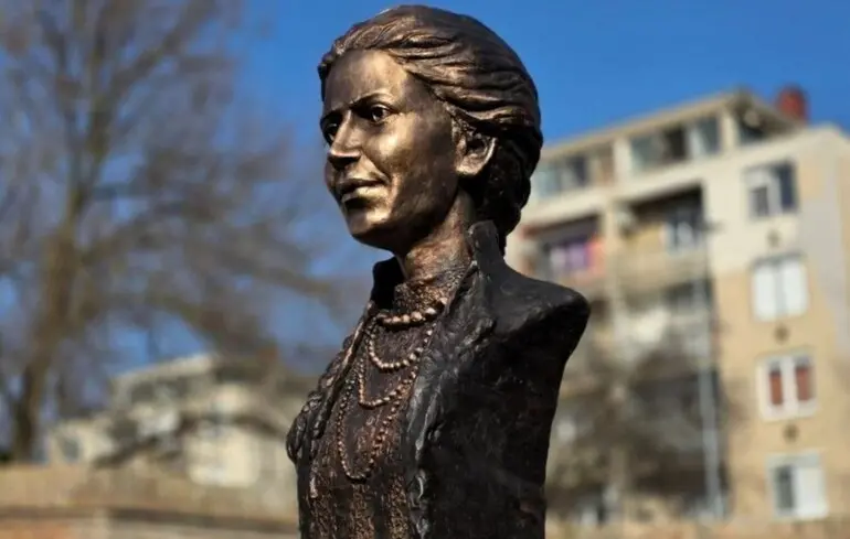 В Угорщині відкрили пам’ятник Лесі Українці - скульптуру встановили до 155-річчя письменниці - новини культури 1