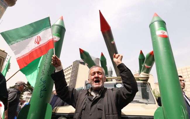 Іран здатен вивезти збагачений уран до Росії, що вистачило б для виготовлення 12 ядерних бомб, повідомляє WSJ. 1