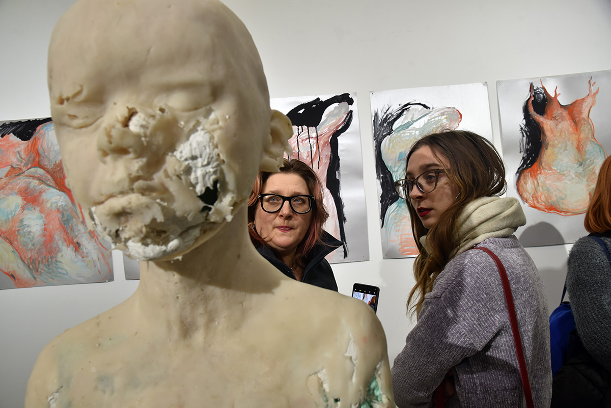 Виставка "Вразливе місце" - у Києві презентували гіперреалістичні скульптури Поліни Вербицької - фото 15