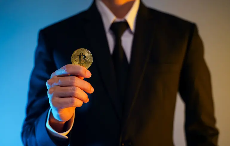 Європейський Союз запровадить заборону на всі операції з криптоактивами щодо Російської Федерації в рамках нових санкцій. 1