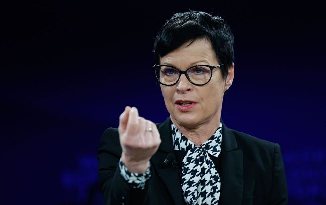 Європейська комісія має намір внести зміни до 40-річних норм щодо вступу до Європейського Союзу в інтересах України. 1