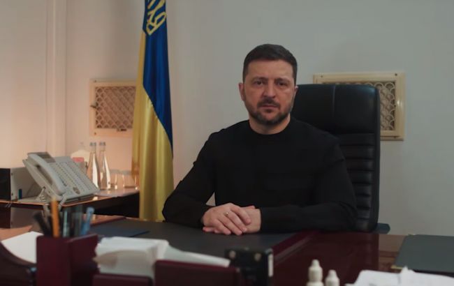 Зеленський вперше показав бункер на Банковій (відео) Зеленський вперше продемонстрував бункер на вулиці Банковій (відео) 1