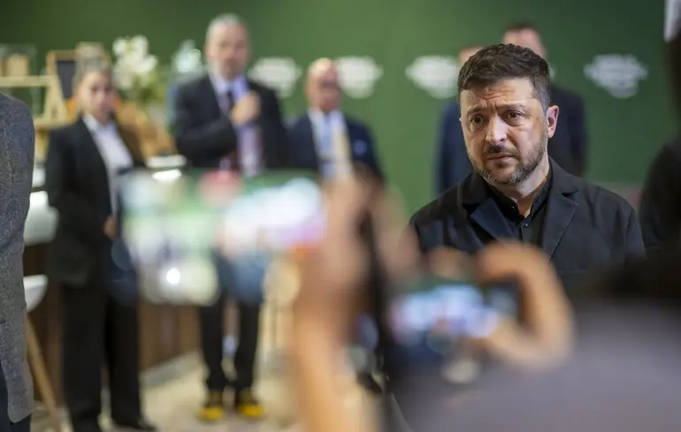 Зеленський зазначив, що Путін не відчуває страху перед Європою і вказав на єдину особу, здатну зупинити Російську Федерацію. 1