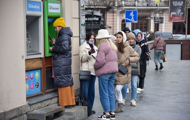 Зняти до 20 000 гривень без світла: де точно працюють банкомати у блекаут та як знайти відділення 1