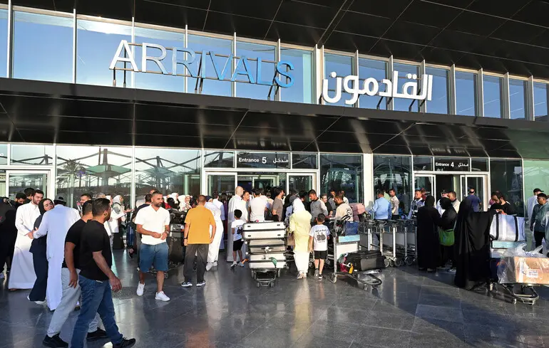 14 березня в аеропорту Кувейту сталася атака, внаслідок якої дрон завдав удару по радарах, що призвело до їх пошкодження. 1