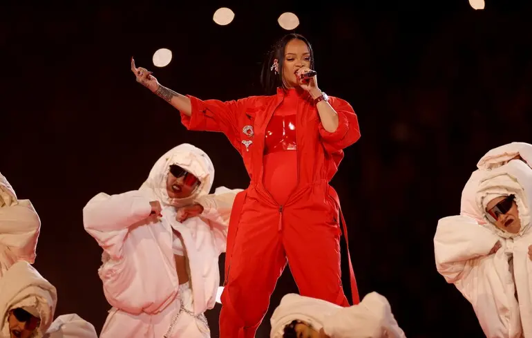 Будинок Ріанни в Беверлі-Гіллз обстріляли - поліція затримала підозрювану - новини культури 1