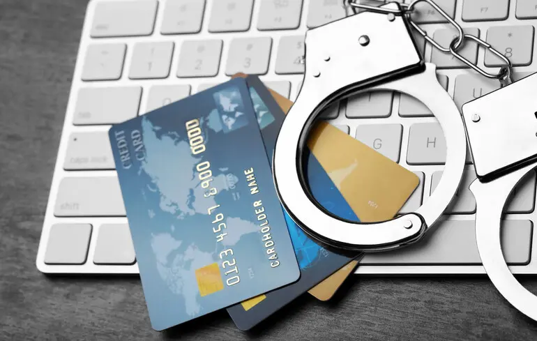 Дії Державної служби фінансового моніторингу можуть призвести до втрати фінансування з боку міжнародних партнерів для України. 1