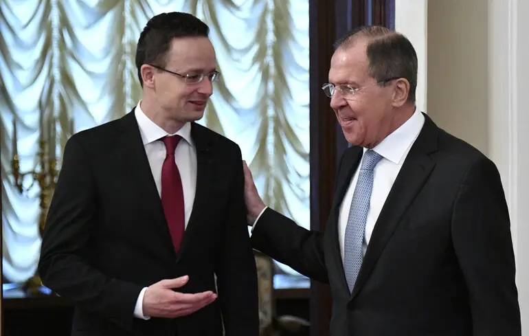 Глава Міністерства закордонних справ Угорщини, Петер Сійярто, прокоментував оприлюднені записи розмов із російським колегою Сергієм Лавровим. 1