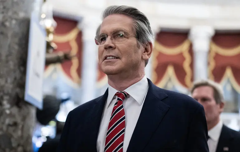 Іран заблокував Ормузьку протоку, на що в США відреагували коментарем щодо її розблокування. 1