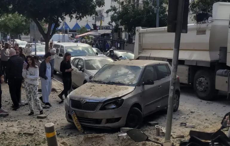 Іран здійснив напад на Ізраїль - фрагмент касетної ракети приземлився поблизу посольства України. 1