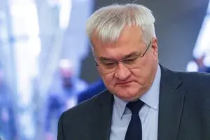 Як Орбан експлуатує ситуацію в Україні в рамках своєї виборчої кампанії та які варіанти розвитку подій можуть виникнути після виборів. 3