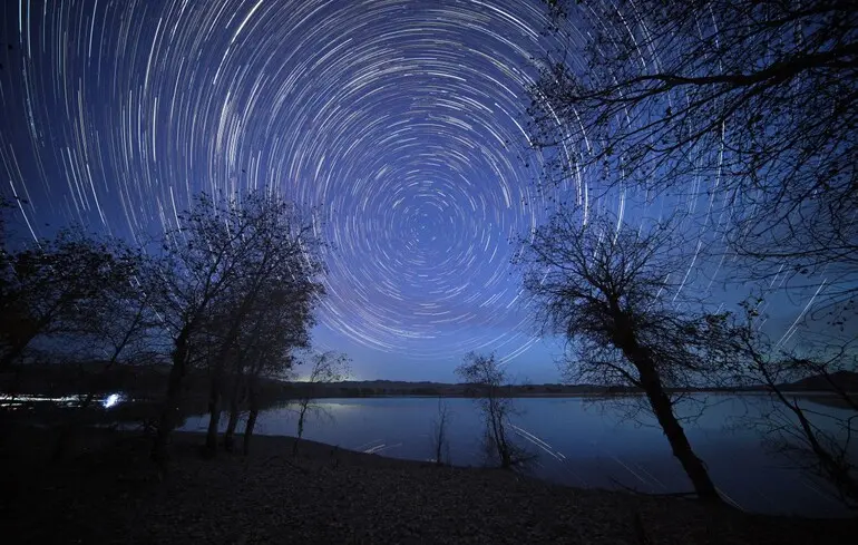 Яскраве нічне небо, яке виникає через супутники, може негативно впливати на здоров'я. У Northwestern University звертають увагу на потенційні ризики. 1