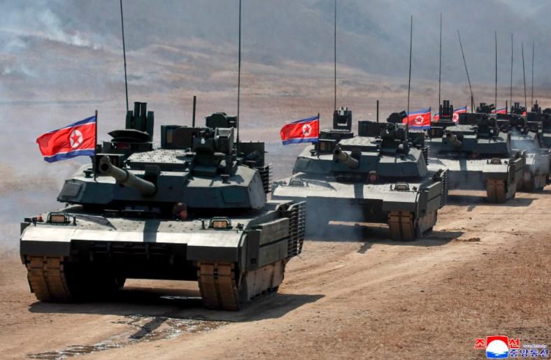 Кім Чен Ин показав новий танк зі "стовідсотковим" захистом від дронів (фото)