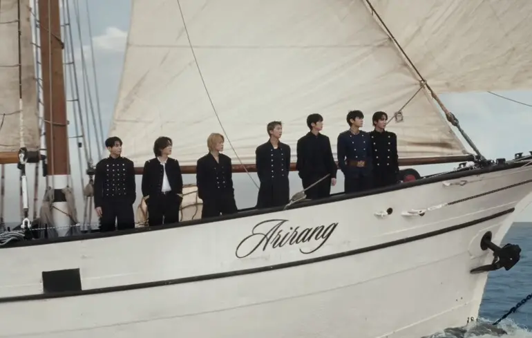 Кліп на пісню Swim гурту BTS - українська режисерка Таню Муіньо зняла музичне відео з Лілі Рейнхарт - новини культури 1