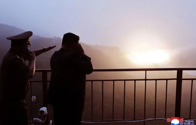 КНДР здійснила чергові випробування озброєння - за чим цього разу спостерігав Кім Чен Ин. 1