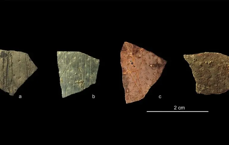 Коли люди здобули навички малювання геометричних форм, дослідники виявили незвичайні оболонки яєць. Коли люди здобули навички малювання геометричних форм, дослідники виявили незвичайні оболонки яєць. 1