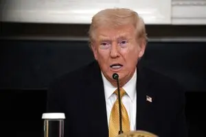 Конфлікт між США та Іраном триває вже більше чотирьох тижнів, незважаючи на прогнози колишнього президента Трампа. 3