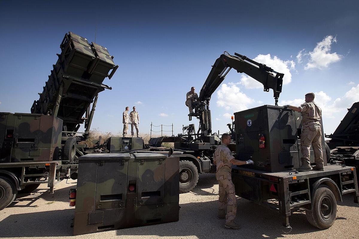 Критично важливі постачання озброєння в Україну затримуються не лише Сполученими Штатами, а й країнами Європи, повідомляє видання The Times. 1 Критичні поставки зброї в Україну зривають не тільки США, але й Європа, - The Times