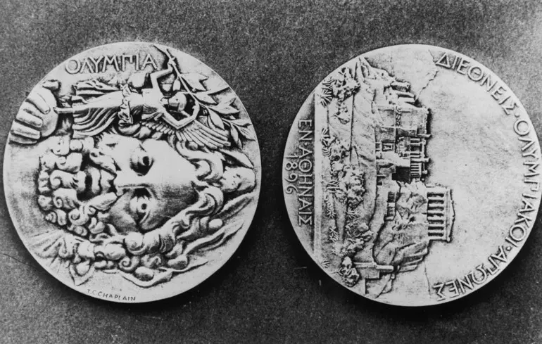 Медаль Олімпійських ігор 1896 року була продана за 120 тисяч євро. Срібна нагорода з Афін перевищила свою оцінку в чотири рази. 1