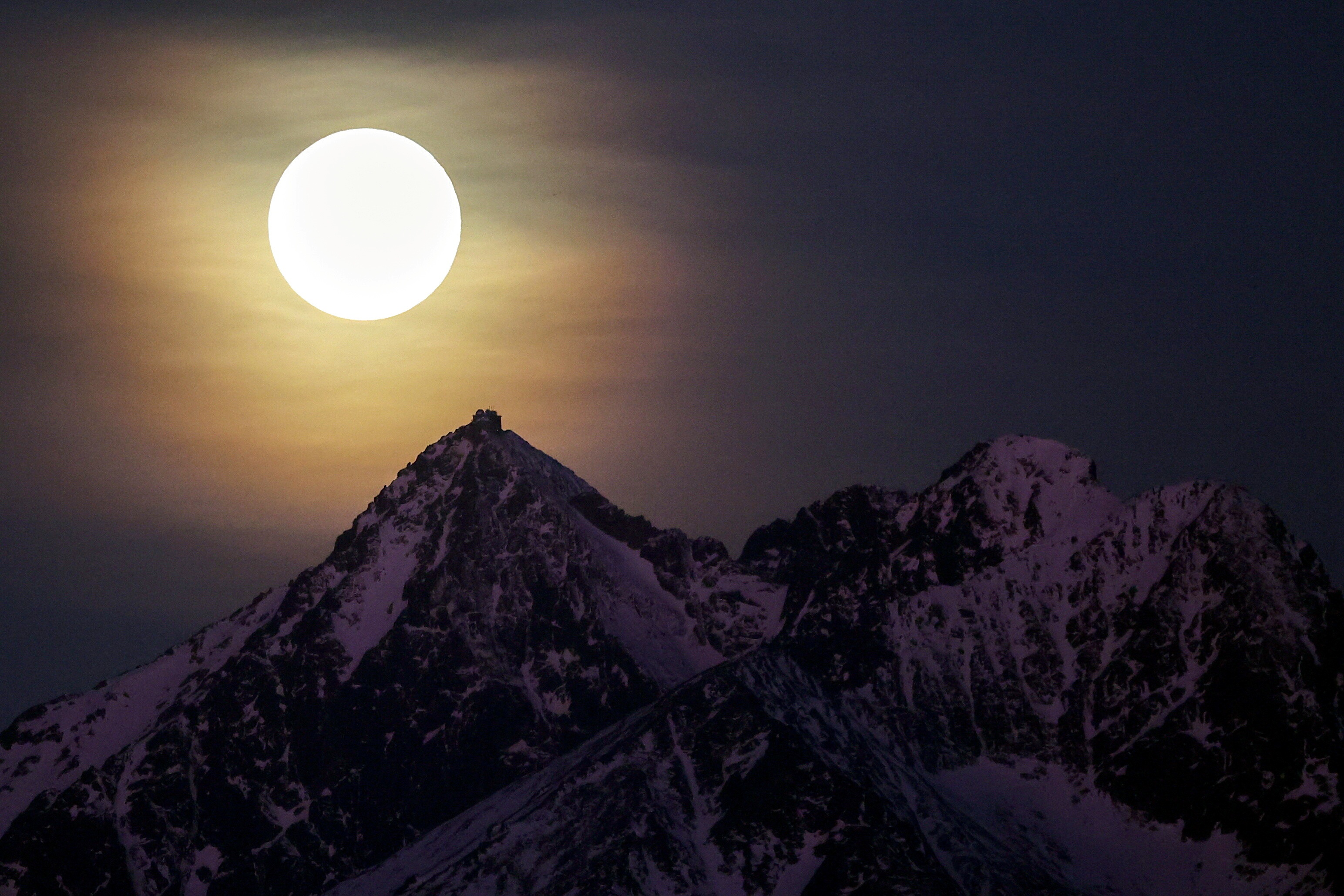 Місячне затемнення 2026 року - як виглядав "Черв'ячний місяць" у різних країнах - світлини. 17