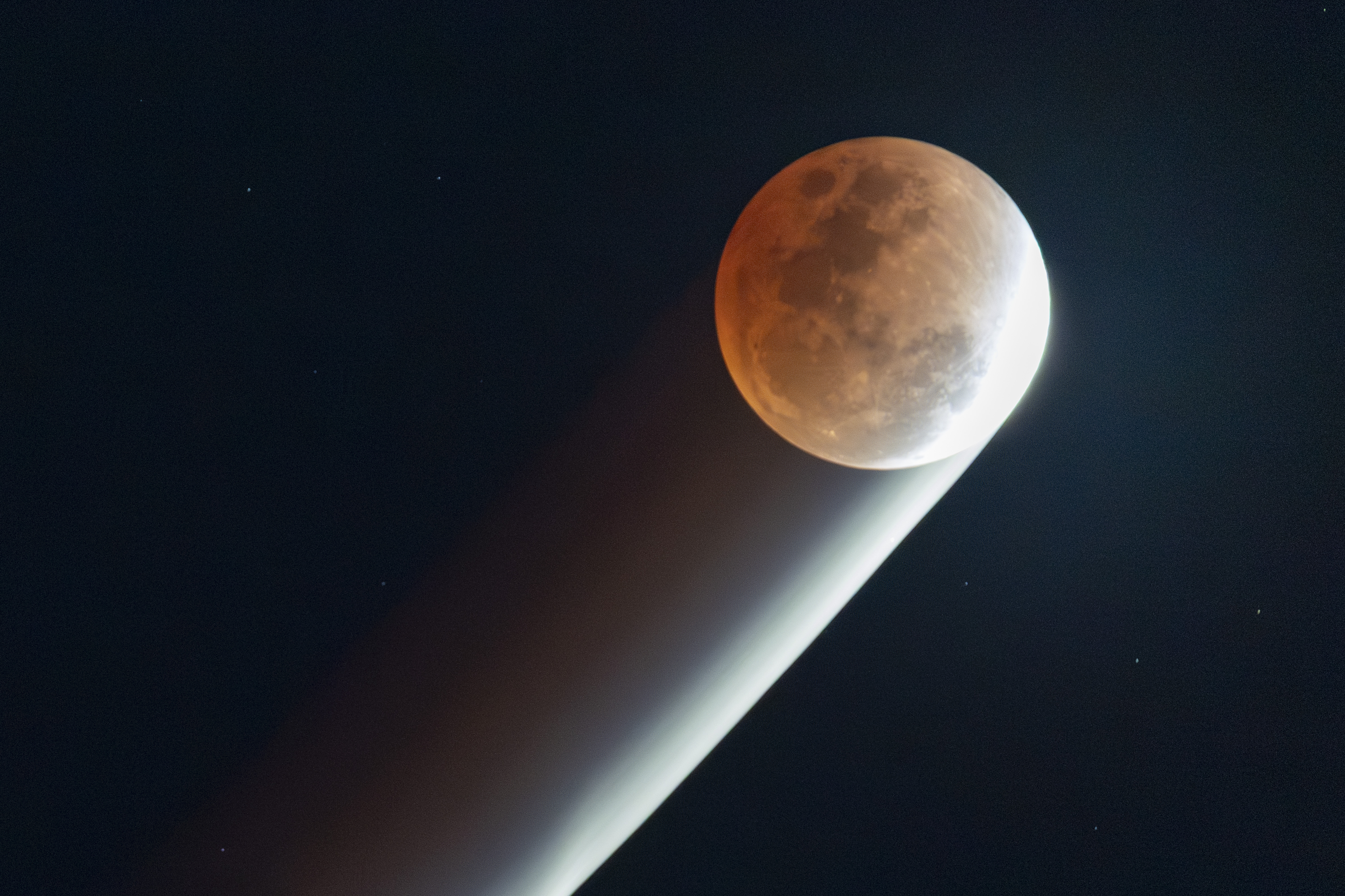 Місячне затемнення 2026 року - як виглядав "Черв'ячний місяць" у різних країнах - світлини. 14