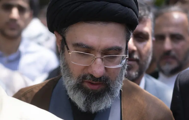 Новим верховним лідером Ірану став обраний кандидат, якого привітав Путін. Новим верховним лідером Ірану став обраний кандидат, якого привітав Путін. 1