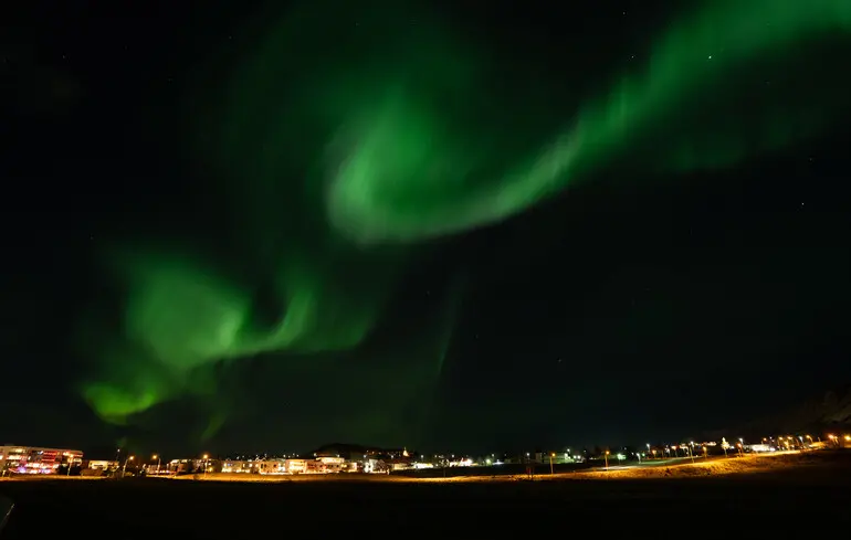 Оптимальний період для спостереження за полярними сяйвами може настати в березні 2026 року. 1