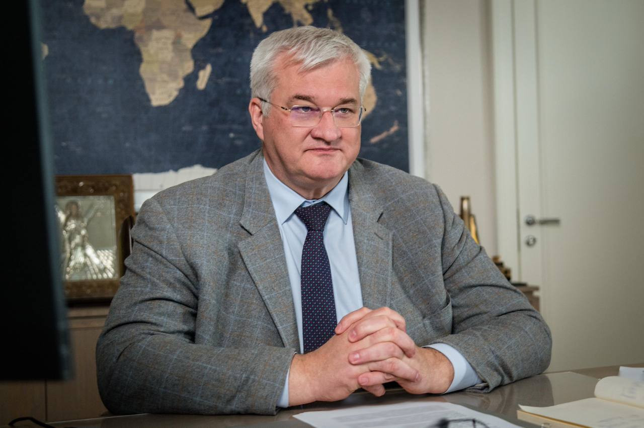 Партія Віктора Орбана ініціювала законопроект, що передбачає арешт активів Ощадбанку. Міністерство закордонних справ висловило свою реакцію на цю ситуацію. 1