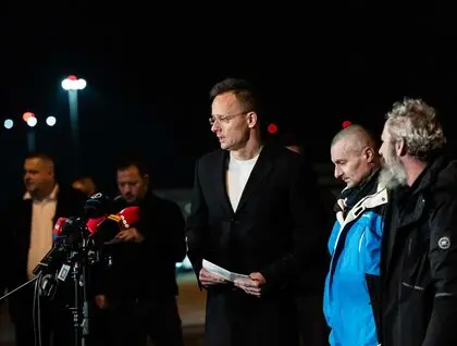 Передача двох українських військовополонених Угорщині - Сійярто опублікував їхнє зображення. 4