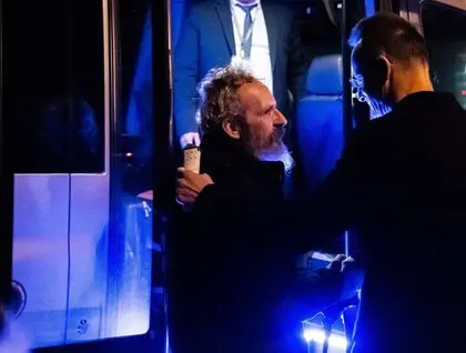 Передача двох українських військовополонених Угорщині - Сійярто опублікував їхнє зображення. 5